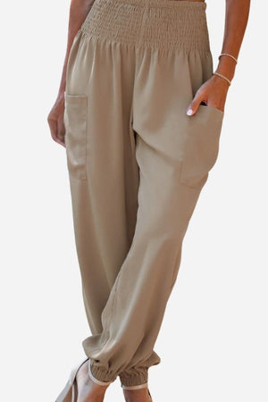 Boho Dreamer High-Waist elastic pants in beige with smocked waistband and pockets, soft lightweight joggers for comfortable stylish wear