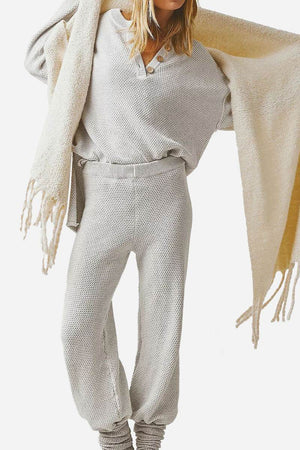 Multi-Weather Comfort two-piece oversized set in light beige knit with relaxed fit and cozy drape