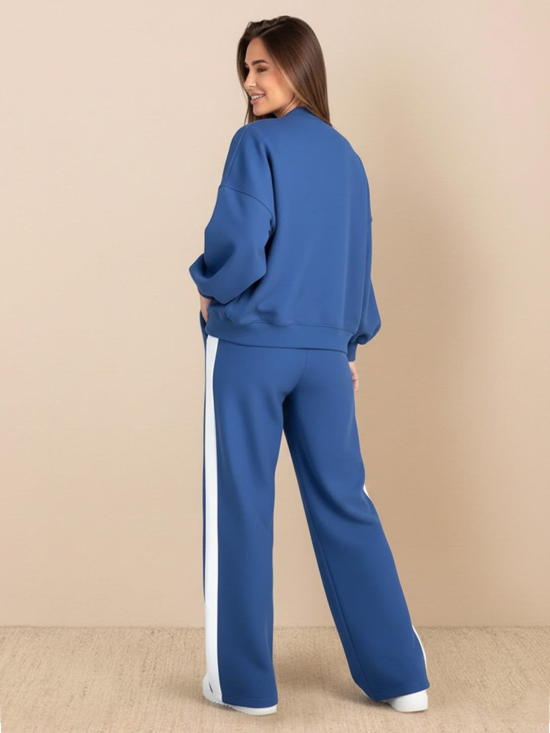 Easy Airport Lounge Set two-piece travel outfit in soft cotton-blend fabric with relaxed fit and wrinkle resistance