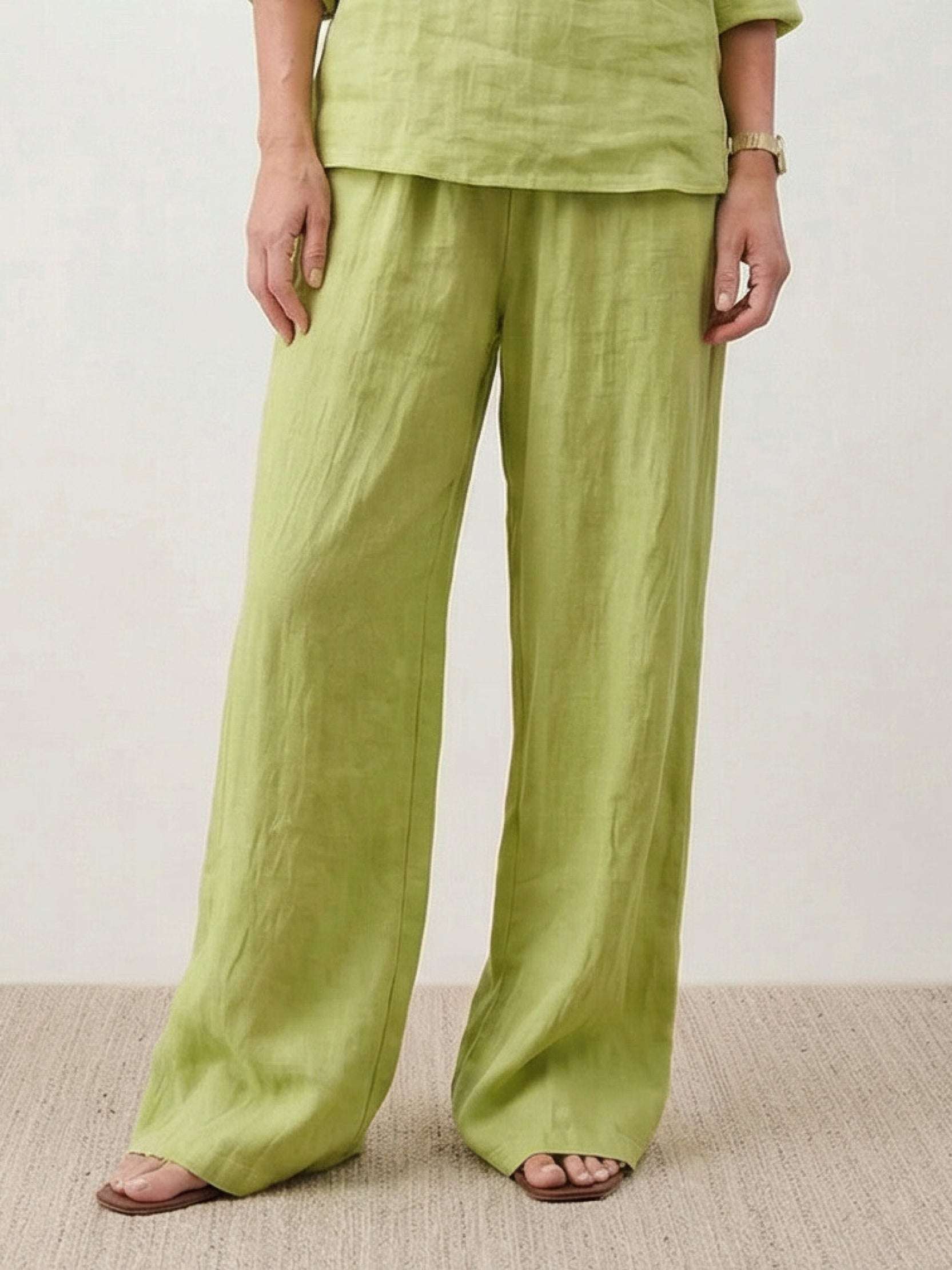 Lightweight cotton linen set with V-neck top and wide-leg pants