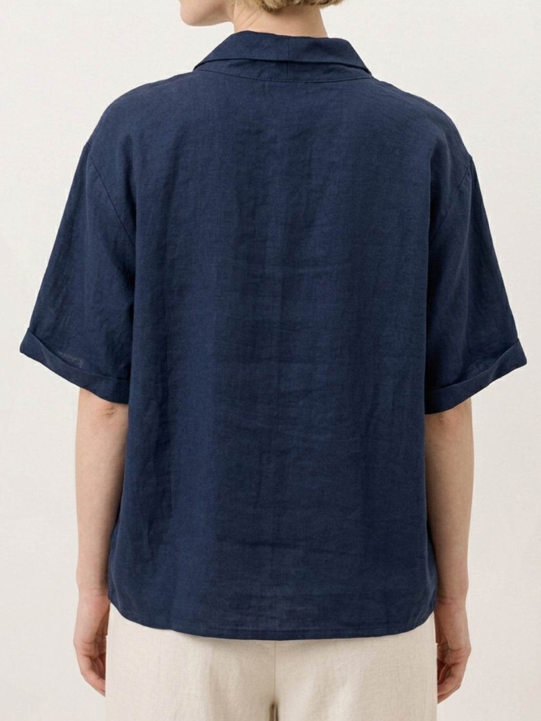 100% linen relaxed V-neck top with asymmetric button detail and short sleeves in breathable fabric