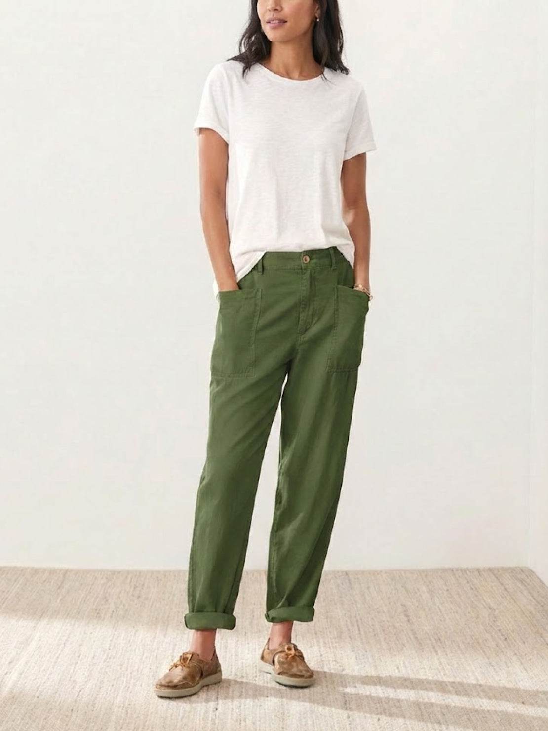 Casual button-down utility-chic trousers with pockets in soft durable cotton blend fabric