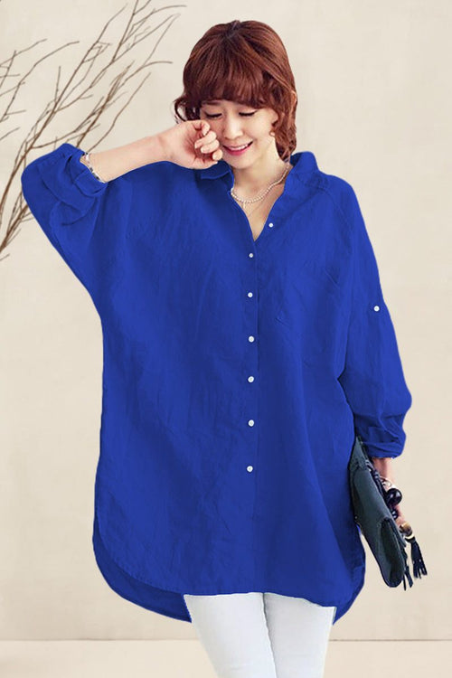 Woman wearing oversized linen shirt in blue with long sleeves and buttons Front view