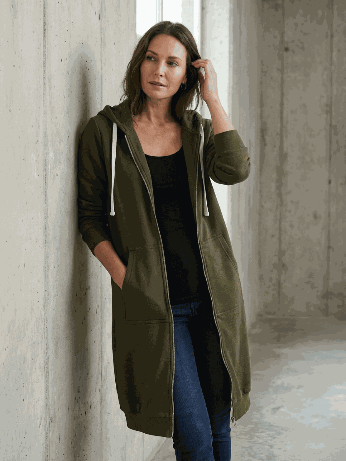 Oversized long zip sweatshirt hoodie with fleece lining and front pockets for casual layering