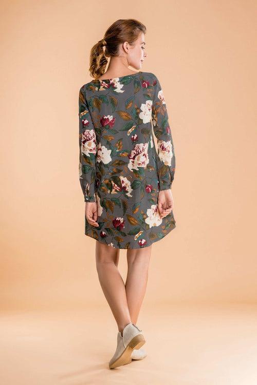 Women’s linen shift dress with all over floral print and long sleeves, relaxed fit, casual style