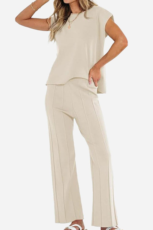 Beige first class travel two-piece set with pleated wide-leg pants and a loose short-sleeve top for wrinkle-resistant comfort and style