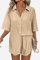 Coastal linen cotton two-piece set with button-down shirt and shorts in beige breathable fabric