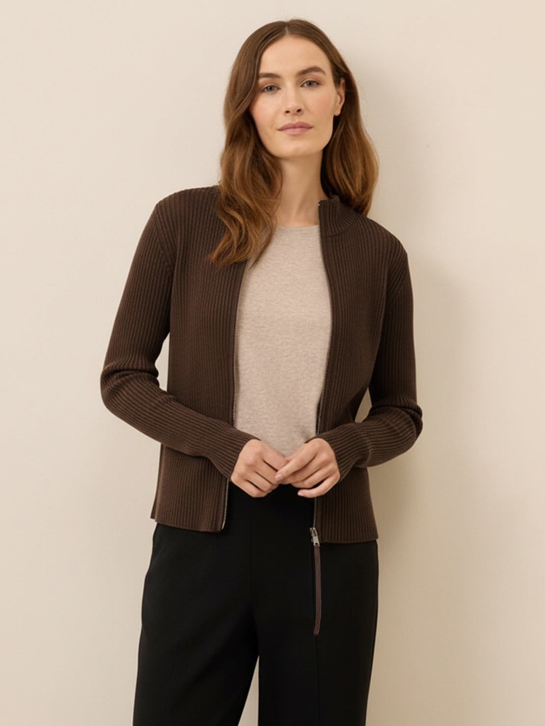 Slim-fit zip-up knit cardigan jacket with vertical ribbing and high neckline