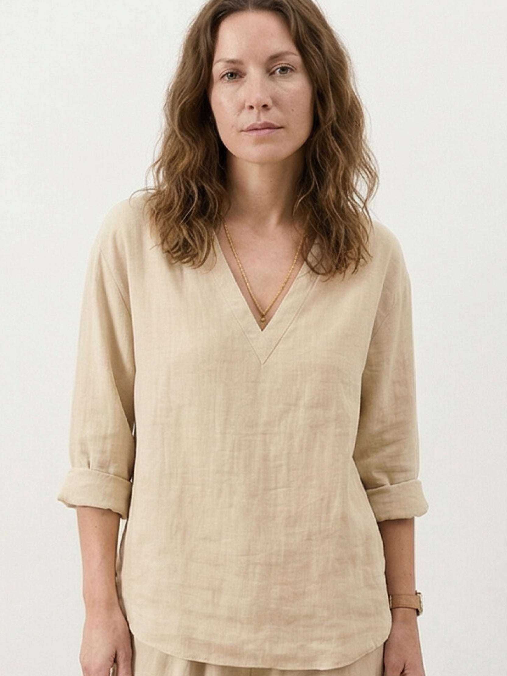 Two-piece cotton linen set with V-neck top and wide-leg pants in breathable fabric