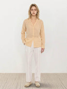 Loose fit 100% linen V-neck shirt with long sleeves and curved hem