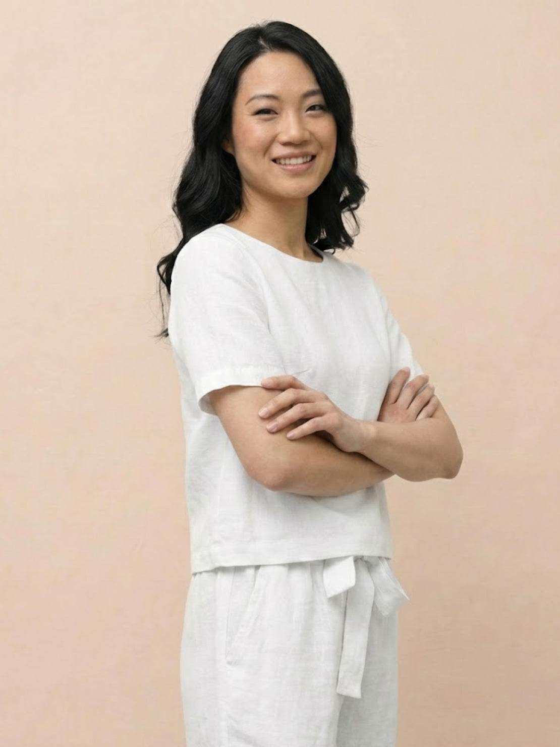 Breathable cotton linen monochrome short-sleeve top with relaxed fit and natural texture
