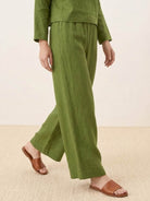 Loose solid color two-piece set with soft breathable fabric and wide-leg pants in green