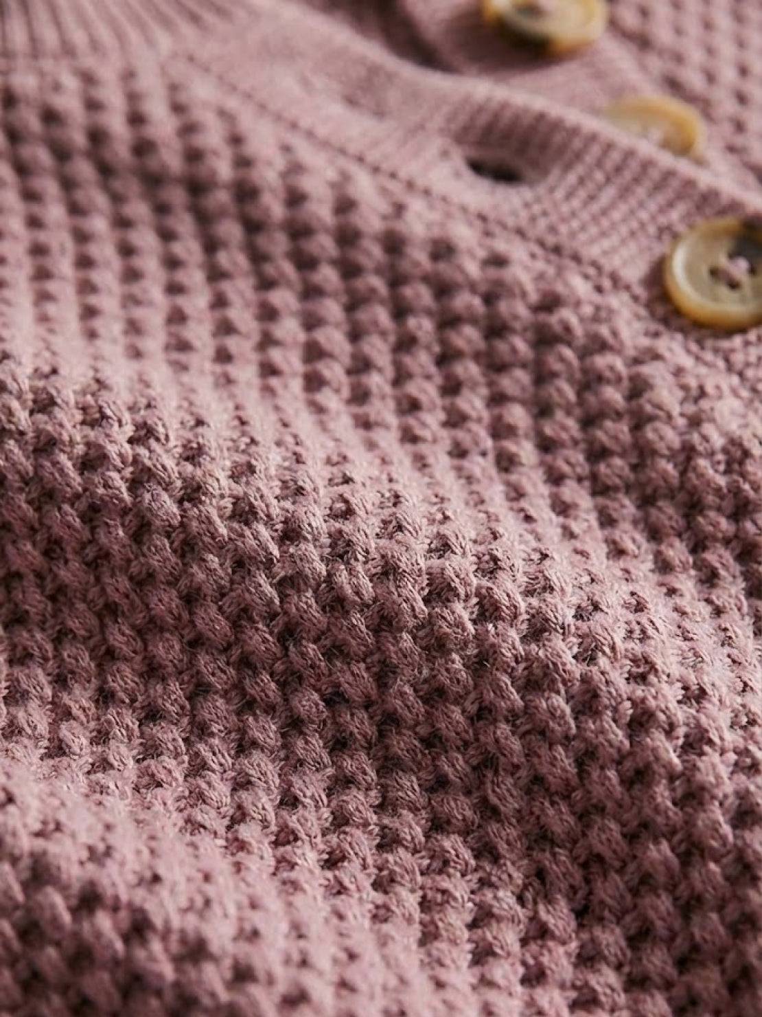 Two-piece oversized set for multi-weather comfort with breathable, wrinkle-resistant fabric and relaxed fit