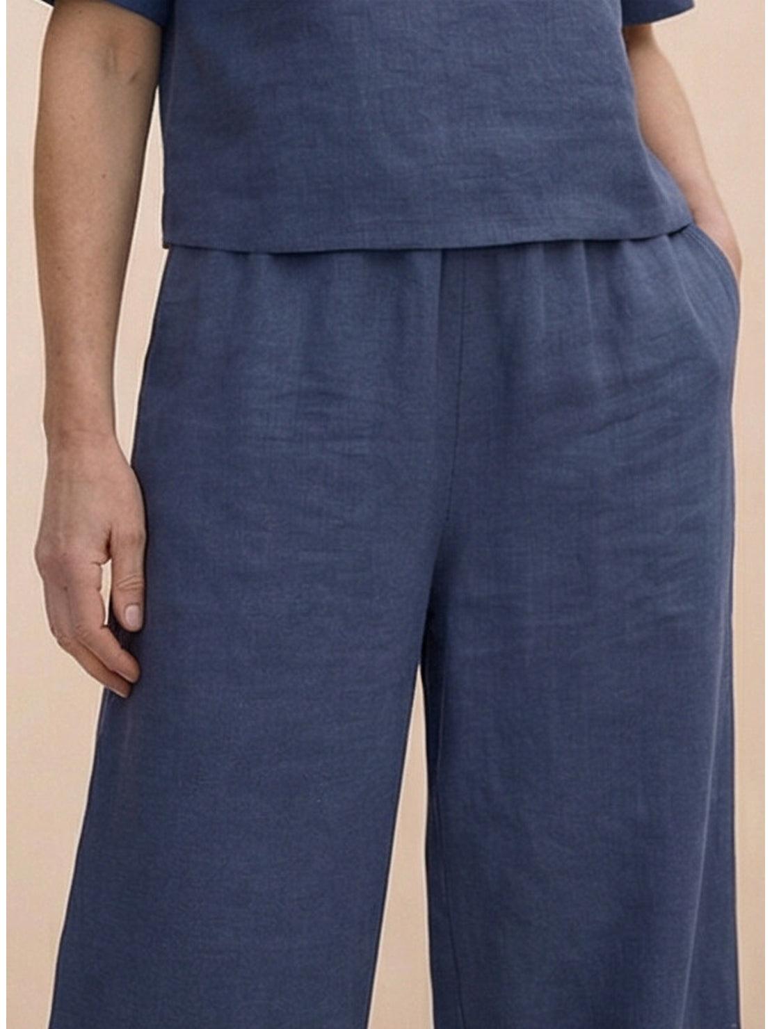 Loose Fit Co-ord Set with soft-tailored top and wide-leg bottoms in breathable fabric